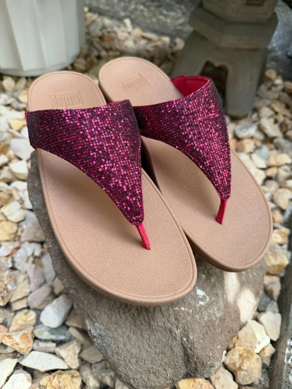 NIB FitFlop Lulu Glitterball Toe-Post Sandals - Raspberry 7.5